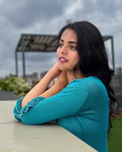 Riddhi Kumar: కూల్ వెదర్ లో హాట్ ఫోజులు- అందాలతో ఆకట్టుకుంటున్న రిద్ది కుమార్