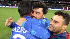 Photos: जीत के बाद छलक पड़े अफगान खिलाड़ियों के आंसू, कहानी बयां कर रही तस्वीरें