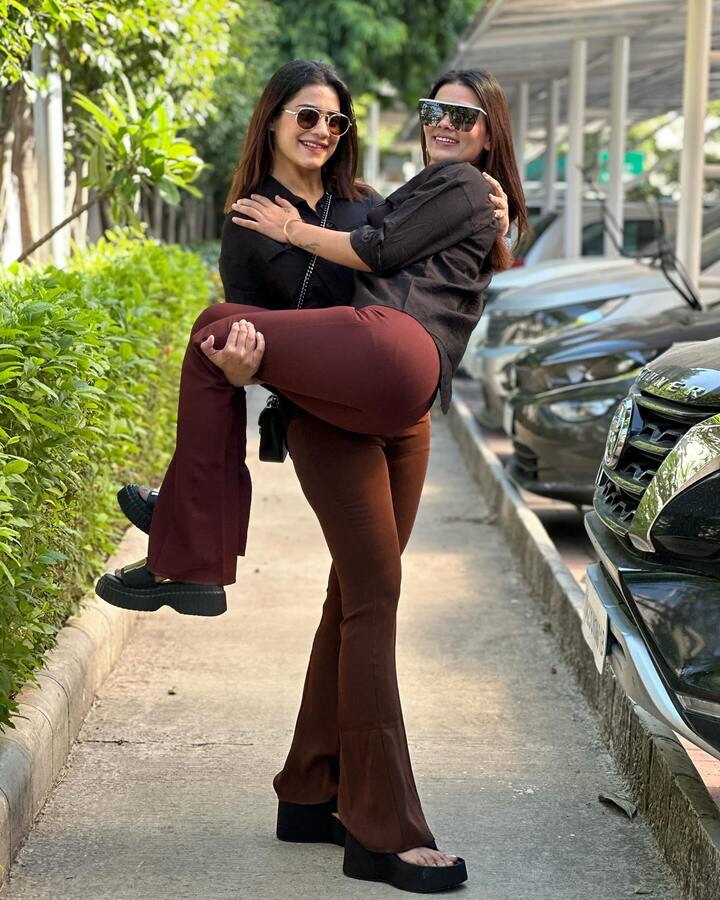 सर्व महिला स्पर्धक बीबीच्या घरात बोलत आहेत. त्यानंतर सना मकबूल पायलला विचारते, जेव्हा तुला अरमान आणि कृतिकाच्या लग्नाची माहिती मिळाली तेव्हा तुला कसे वाटले? प्रत्युत्तरात पायल म्हणाली- 'प्रथम काय झाले ते समजू शकले नाही.' तेव्हा कृतिका म्हणते- 'पायलच्या जागी मी असते तर मलाही वाईट वाटले असते.