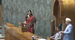 Lok Sabha Session: Lok Sabha Session: जिधर बैठे थे अखिलेश यादव उधर देख मुस्कुराने लगीं अनुप्रिया पटेल, शपथ से पहले ऐसा रहा एक्सप्रेशन