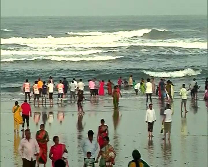 'एबीपी माझा' देखील भाविकांना काळजी आणि सतर्कता बाळगण्याचं आवाहन करत आहे.