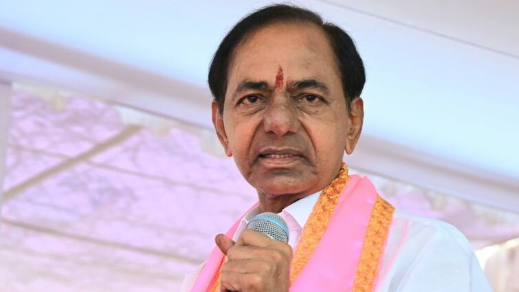 BRS Chief KCR to meet party MLAs in Erravalli farm house Telangana news KCR News: బీఅర్ఎస్ ఎమ్మెల్యేలతో కేసీఅర్ భేటీ - ఫాంహౌస్‌కు వచ్చిన ఎమ్మెల్యేలు, నేతలు వీరే