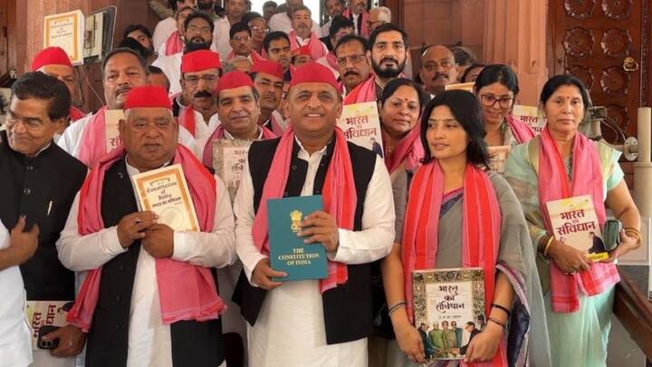 TV9 के एसोसिएट एडिटर कुबूल अहमद ने कहा कि समाजवादी पार्टी के साथ विधायकों ने राज्यसभा चुनाव के दौरान क्रॉस वोटिंग की थी और राज्यसभा में क्रॉस वोटिंग करने के बाद सदस्यता जाने की कोई भी संभावना नहीं होती. उन्होंने बताया कि दो ऐसे विधायक हैं जिनके खिलाफ दल बदल कानून लग सकता है. जिनमें से पहले है ऊंचाहार के मनोज पांडे. और दूसरे हैं अंबेडकर नगर से राकेश पांडे.