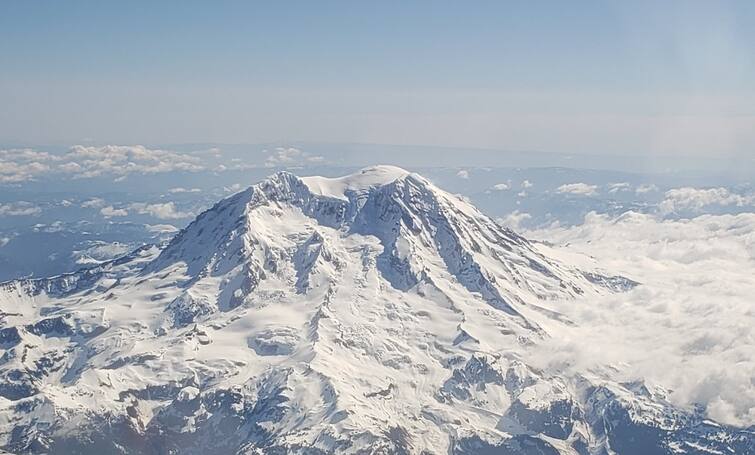 american scientists fear mount rainier volcano cataclysm Washington Mount Rainier volcano: પ્રલય આગથી નહીં પરંતુ પાણીથી થશે, 1000 વર્ષથી શાંત રહેલા જ્વાળામુખીથી ડરી રહ્યા છે વિજ્ઞાનીઓ