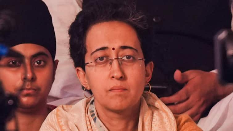 Delhi Water Crisis Atishi Ends Hunger Strike दिल्ली जल संकट: मंत्री आतिशी का अनशन समाप्त, तबीयत बिगड़ने के बाद अस्पताल में कराया गया था भर्ती