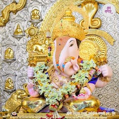 Angarki Chaturthi 2024 : श्रीमंत दगडूशेठ गणपती मंदिराचा गाभारा सजला; भाविकांची अलोट गर्दी, अंगारकी संकष्ट चतुर्थीनिमित्त बाप्पाला सोन्यानं मढवलं, पाहा फोटो