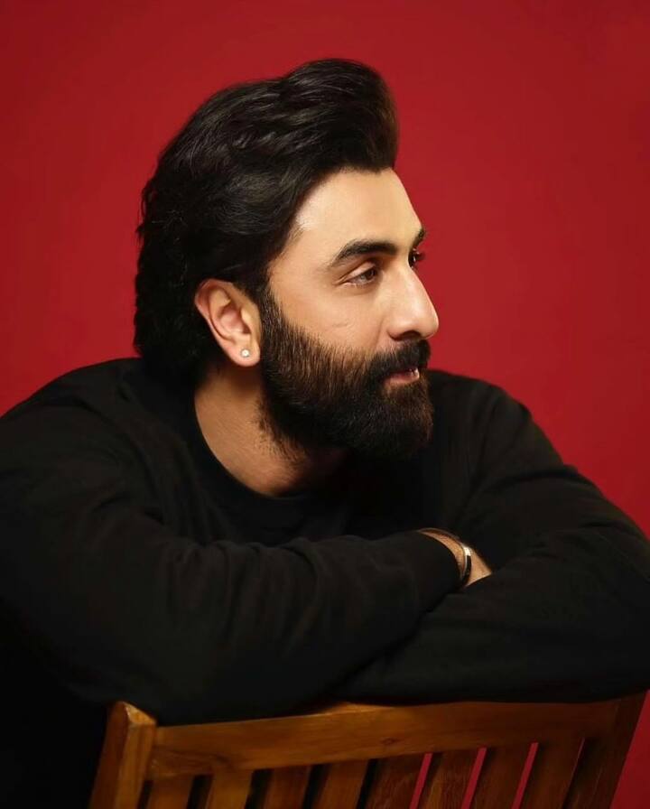 वर्कफ्रंट की बात करें तो रणबीर कपूर को आखिरी बार फिल्म ‘एनीमल’ में देखा गया था. जिसमें वो रश्मिका मंदाना, अनिल कपूर और बॉबी देओल के साथ नजर आए थे.