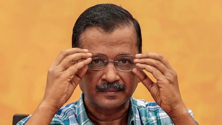 Arvind Kejriwal Bail: अभी जेल में ही रहेंगे केजरीवाल, दिल्ली हाईकोर्ट ने निचली अदालत के जमानत के फैसले पर रोक जारी रखी