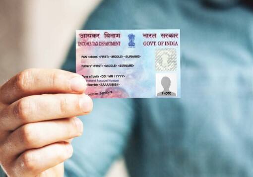 જો તમે પહેલીવાર ઈ-પાન વિશે વાંચી રહ્યા છો, તો અમે તમને જણાવી દઈએ કે જો તમે ઈ-પાન બનાવવા માંગો છો, તો તમારી પાસે આધાર કાર્ડ હોવું જરૂરી છે. E-PAN પણ નિયમિત PAN ની જેમ જ માન્ય છે. ઈ-પાન કાર્ડ ફક્ત આધાર કાર્ડ દ્વારા જ બનાવવામાં આવશે.