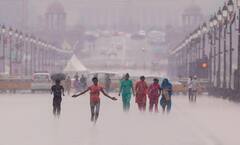 Delhi Weather: दिल्ली में मौसम खुशनुमा! गरज-चमक के साथ बारिश के आसार, जानें- अगले 4 दिनों का IMD अपडेट