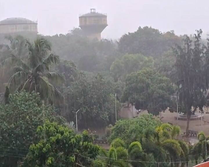 According to the forecast of the Meteorological Department, there will be heavy rain in this district of Gujarat Gujarat Rain Forecast: ગુજરાતમાં વરસાદી સિસ્ટમ ક્યાં સુધી રહેશે સક્રિય, આ જિલ્લામાં ગાજવીજ સાથે તૂટી પડશે વરસાદ