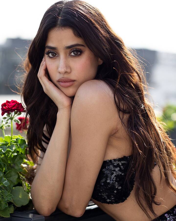 Janhvi wore her hair in soft, cascading waves, opting for minimal makeup.