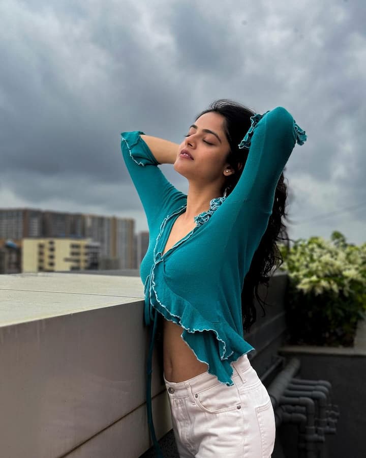 ప్రభాస్ పాన్ ఇండియన్ మూవీ ‘రాధేశ్యామ్‘ సినిమాలో కీలక పాత్ర పోషించి ఆకట్టుకుంది.  Photo Credit: Riddhi Kumar/Instagram