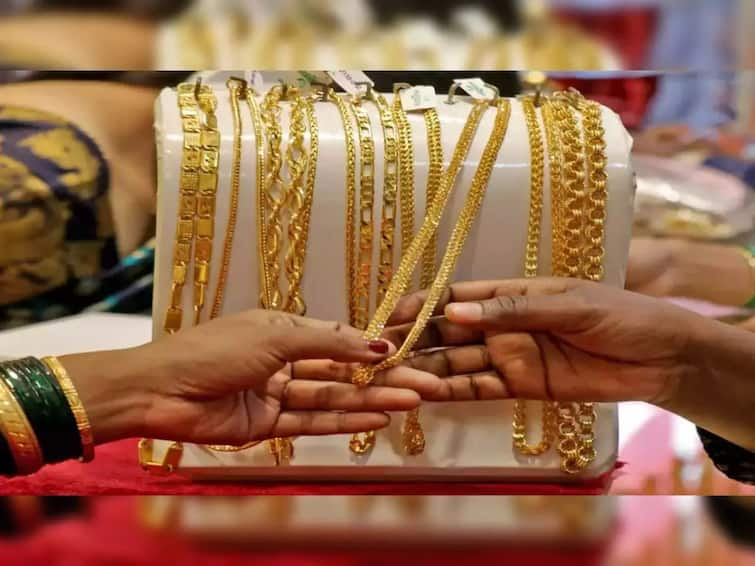 price of gold dropped by Rs 3200 silver fell to Rs 7800 Gold Silver Price: ਧੜੱਮ ਕਰਕੇ ਡਿੱਗੀਆਂ ਸੋਨਾ ਚਾਂਦੀ ਦੀਆਂ  ਕੀਮਤਾਂ, ਜਾਣੋ ਕਿੰਨਾ ਸਸਤਾ ਹੋਇਆ ਸੋਨਾ- ਚਾਂਦੀ