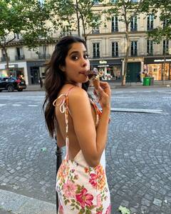 Janhvi Kapoor Photos : பிரான்ஸ் நாட்டின் ஃபேஷன் ஷோவில் கலந்து கொண்ட நடிகை ஜான்வி!