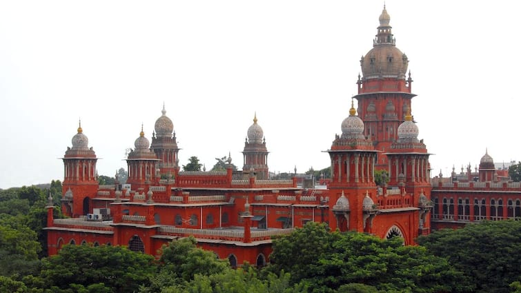 chennai highcourt judge jayachandran slams lawyers and judges who worked based on caste Chennai HC Judge On Caste: தீர்ப்புகளில் ஜாதி, மதம் - உடலில் அணிந்திருப்பதை பார்த்து தீர்ப்பு வழங்கமாட்டேன் - நீதிபதி ஜெயச்சந்திரன் கருத்து