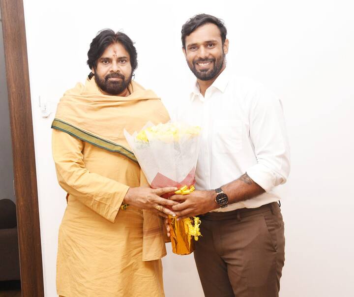 రాష్ట్ర ఉప ముఖ్యమంత్రి పవన్ కళ్యాణ్ ను క్రికెటర్ హనుమ విహారి కలిసి అభినందించారు. ఈ సందర్భంగా హనుమ విహారి కెరీర్, ఇటీవల ఎదుర్కొన్న సవాళ్ల గురించి చర్చించారు.