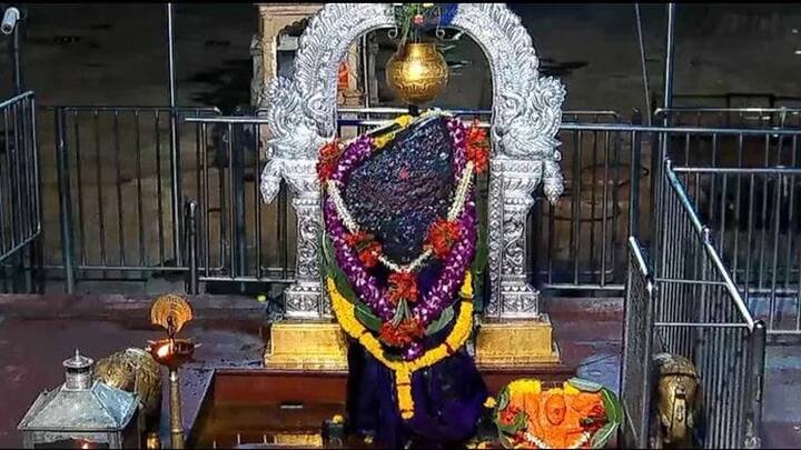 एका शनिभक्ताने शनिशिंगणापूर येथे शनिदेवासाठी दान दिलेल्या नव्या रेखीव, नक्षीदार अशा चौथऱ्याच्या कामास सुरुवात होणार असल्याने उद्यापासून चौथऱ्यावरील दर्शन बंद केले जाणार अशा बातम्या काही वर्तमानपत्रातून प्रसिद्ध झाल्या.