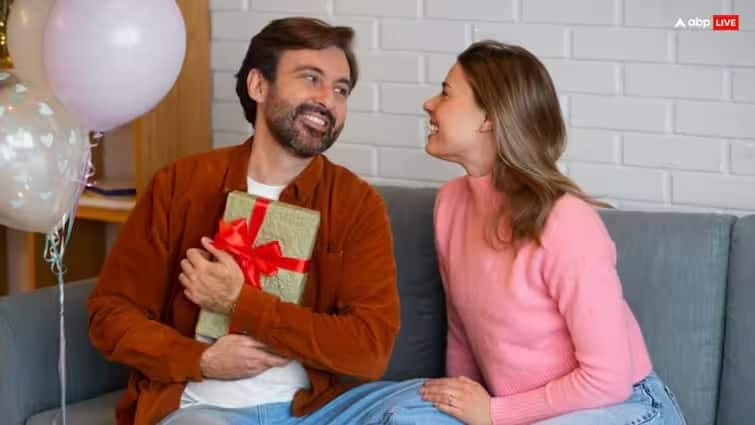 relationship tips give some surprise gift to your husband on his birthday Relationship Tips: તમારા પતિને તેમના જન્મદિવસ પર સરપ્રાઈઝ ગિફ્ટ આપવા માંગો છો? તો આ વિકલ્પો તમારા માટે શ્રેષ્ઠ સાબિત થઈ શકે છે