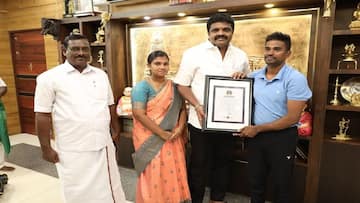ஆசனங்களின் அரசன் சிரசாசனத்தை 40 நிமிடங்கள் ஓய்வின்றி செய்து அசத்தல்: பேராவூரணி யோகாலயம் ஆசான் விமலின் உலக சாதனை