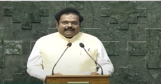 நாடாளுமன்றத்தில் தமிழில் உறுதிமொழி எடுத்த எம்.பி.க்கள்; ’வருங்காலம் எங்கள் உதயநிதி’ என முழக்கம்