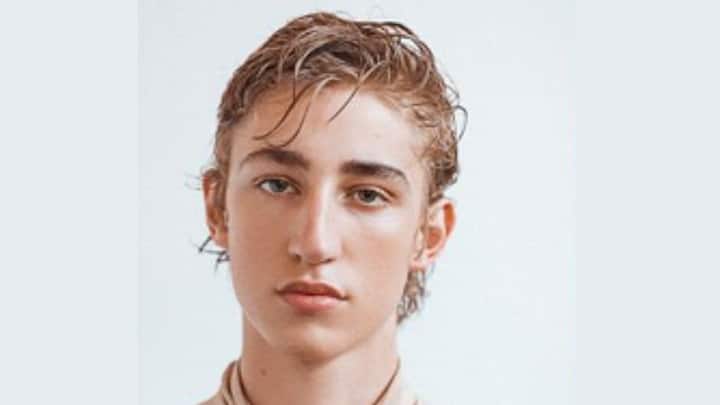 Natural Glow: Achieve a natural glow with dewy skin products. Highlighting and illuminating creams can give a fresh, radiant look that celebrates natural beauty, no matter your gender. (Image source: Special Arrangements)