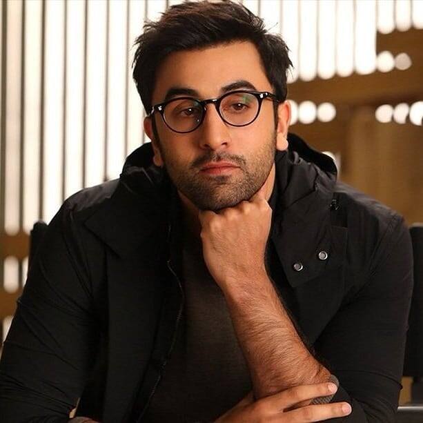 विरंदर ने एक किस्से को याद करते हुए बताया कि, ये किस्सा कई साल पुराना है. कम से कम 10-12 साल पुराना. जब हमारे यहां एक नया फोटोग्राफर आया था. तो वो रणबीर को क्लिक करने के लिए उनकी गाड़ी के पीछे लग गए.