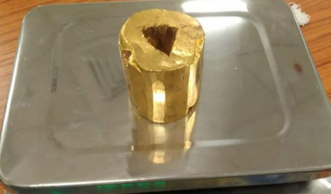 Trichy airport 1 kg 666 gm of gold worth Rs 1 crore 19 lakh seized Customs officials take action திருச்சி விமான நிலையத்தில் ரூ.1 கோடியே 19 லட்சம் மதிப்புள்ள 1 கிலோ 666 கிராம் தங்கம் பறிமுதல்