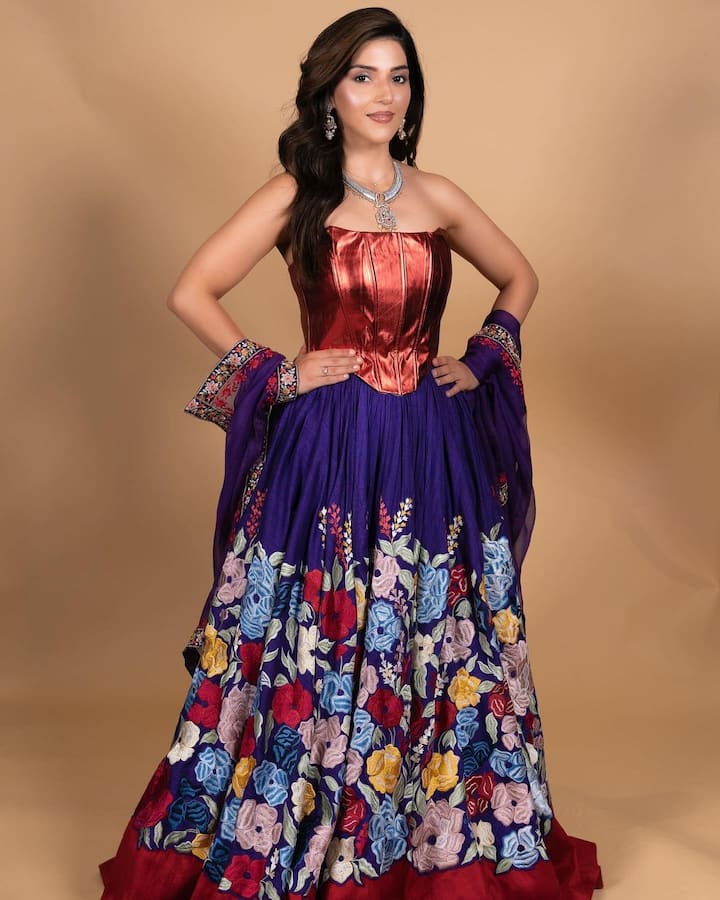 చిన్నప్పుడే మోడలింగ్ మొదలెట్టిన మెహ్రీన్ చాలా ప్రకటనలలో నటించింది. టాలీవుడ్ లో నాని హీరోగా హను రాఘవపూడి తెరకెక్కించిన 'కృష్ణగాడి వీరప్రేమగాధ' సినిమాతో అడుగుపెట్టింది. అందులో నటన, అందంతో ఫ్యాన్ ఫాలోయింగ్ పెంచుకుంది.