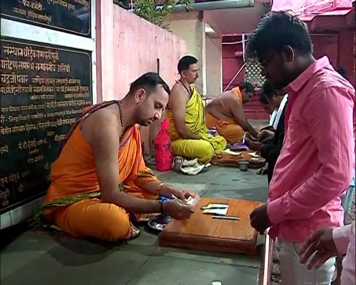 राज्यातील विविध संस्था आणि मंडळांकडूनच प्रसादाचं मोफत वाटप केलं जात आहे.