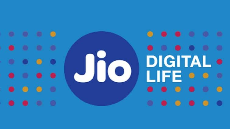 Jio ने मचाई धूम, 101 रुपये में मिल रहा 100GB डेटा! जानें शानदार प्लान्स की डिटेल्स