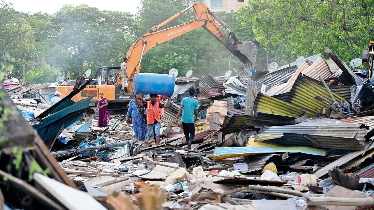 'आमची घरं तोडणाऱ्यांवर कारवाई करा', पवईतील भीम नगर येथील रहिवाशांची हायकोर्टात याचिका, SIT चौकशीची मागणी