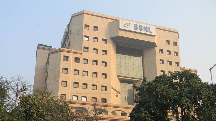 Data Breach at BSNL exposes millions to the risk of fraud and sim cloning BSNL Data Breach: खतरे में आई आपकी गाढ़ी कमाई! बीएसएनएल के डेटा में सेंध से लाखों लोगों पर संकट