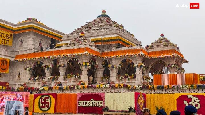 अयोध्या में मानसून की पहली बारिश के साथ ही श्री राम जन्मभूमि मंदिर में छत से पानी की बूंदे टपकने और इससे गर्भगृह में पानी इकट्ठा होने की बात सामने आने के बाद ये देशभर में चर्चा का विषय बन गया. अब राम मंदिर ट्रस्ट ने भी मान लिया कि बरसात के समय पानी छत से रिसकर नीचे मंदिर में आया.