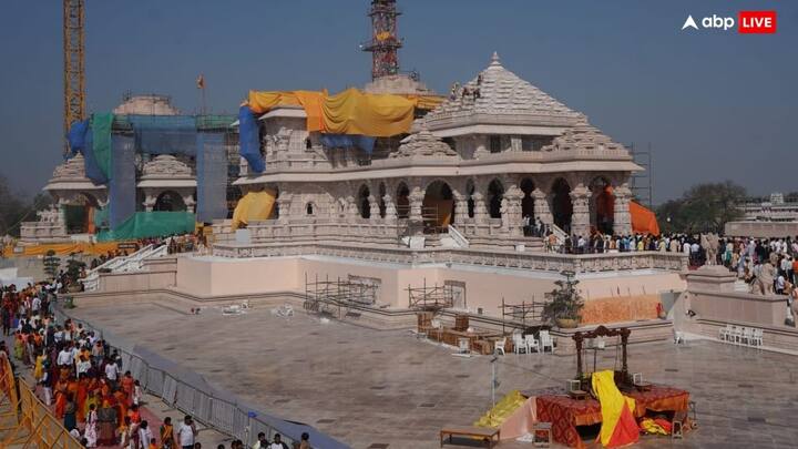 इस बीच आर्किटेक्ट डॉ केके अस्थाना का कहना है कि राम मंदिर चूंकि, अधूरा बना हुआ है. यहां राम मंदिर में जो गर्भ गृह के सामने हाल है उसके ऊपर छत नहीं बनी है. उसके ऊपर वाले फ्लोर पर मिनादें बनी हुई हैं. ऐसे में कई बार बौछार का पानी इतना ज्यादा होता है कि अंदर आकर इकट्ठा हो जाए.