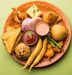 ਬਚਿਆ ਹੋਇਆ ਬਾਜ਼ਾਰੀ ਖਾਣਾ ਅਗਲੇ ਦਿਨ ਵੀ ਖਾ ਲੈਂਦੇ ਹੋ ਤਾਂ ਸਾਵਧਾਨ, ਇਹ ਆਦਤ ਕਰ ਸਕਦੀ ਬਿਮਾਰ, ਜਾਣੋ ਨੁਕਸਾਨ