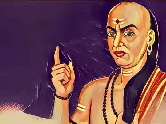 Chanakya Niti : यशस्वी व्हायचं असेल तर 'या' गोष्टी इतरांना चुकूनही सांगू नका; आयुष्यात प्रगती आणि पैसा मिळवण्यासाठी चाणक्य सांगतात... Chanakya Niti : यशस्वी व्हायचं असेल तर 'या' गोष्टी इतरांना चुकूनही सांगू नका; आयुष्यात प्रगती आणि पैसा मिळवण्यासाठी चाणक्य सांगतात...