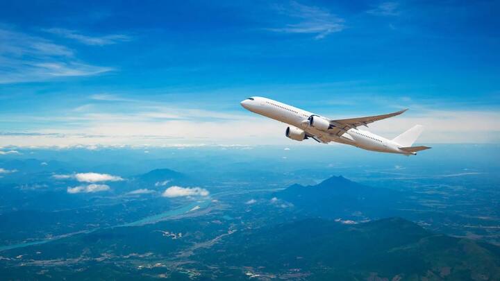 या दोन दिवशी जवळपास आठ ते पंधरा टक्के कमी दराने विमान तिकीट नक्की मिळू शकतात.