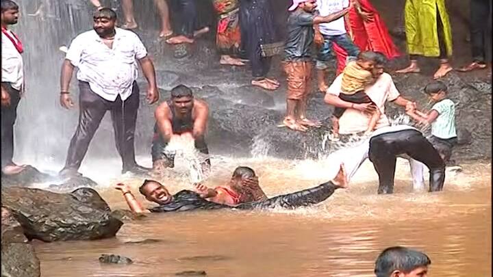 राज्यभरात पावसाने जूनच्या पहिल्या आठवड्यात दमदार हजेरी लावली होती. मात्र, गेल्या 8 दिवसांपासून गायब झालेल्या पावसाची वाट सर्वजण पाहत आहेत. त्यात, निसर्गरम्य ठिकाणांच्या पर्यटनाचा आनंद घेण्याचीही योजना आखली जात आहे.