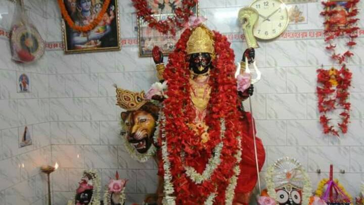কিন্তু সে-কথা একদিন জানাজানি হয়ে যায়। প্রা রানি জানতে পেরে কৌতূহলী হয়ে তাঁকে জিগ্যেস করেন। কিন্তু তিনি অস্বীকার করেন।
