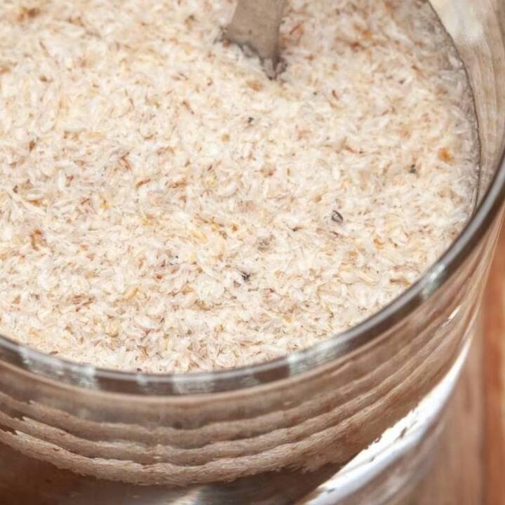 ਇਸਬਗੋਲ ਦੇ ਛਿਲਕੇ ਦਾ ਸੇਵਨ ਸ਼ੂਗਰ ਰੋਗੀਆਂ ਲਈ ਫਾਇਦੇਮੰਦ ਹੁੰਦਾ ਹੈ। ਇਸ ਦੇ ਸੇਵਨ ਨਾਲ ਬਲੱਡ ਸ਼ੂਗਰ ਨੂੰ ਕੰਟਰੋਲ ਕੀਤਾ ਜਾ ਸਕਦਾ ਹੈ। ਖਾਲੀ ਪੇਟ Isabgol husk ਦਾ ਸੇਵਨ ਸਭ ਤੋਂ ਵਧੀਆ ਹੈ ਜਾਂ ਤੁਸੀਂ ਆਪਣੀ ਫਾਸਟਿੰਗ ਸ਼ੂਗਰ ਦੀ ਜਾਂਚ ਕਰਨ ਤੋਂ ਬਾਅਦ ਇਸਨੂੰ ਲੈ ਸਕਦੇ ਹੋ। ਹਾਲਾਂਕਿ, ਇਸ ਨੂੰ ਵੱਡੀ ਮਾਤਰਾ ਵਿੱਚ ਜਾਂ ਰੋਜ਼ਾਨਾ ਸੇਵਨ ਕਰਨ ਤੋਂ ਬਚੋ।