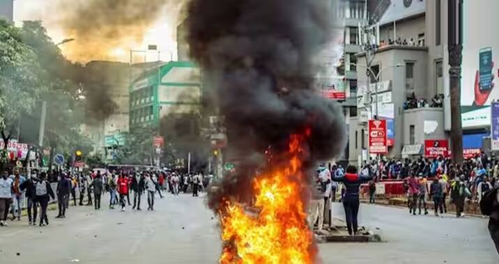Protest in Kenya over the controversy kenya protesters set fire to parliament police opened fire clash due to new bill Protest: કેન્યામાં મોટો વિદ્રોહ, પ્રદર્શનકારીઓએ સંસદમાં જ લગાવી દીધી આગ, પોલીસે શરૂ કર્યું ફાયરિંગ