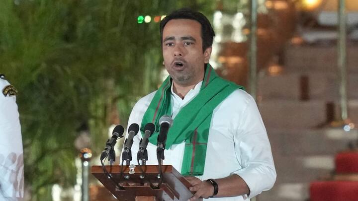 रालोद के प्रवक्ता अनिल दुबे का कहना है कि उपचुनाव को लेकर पार्टी की पूरी तैयारी है. जो पार्टी की पुरानी सीट है उस पर चुनाव लड़ेंगे. शेष पर राष्ट्रीय नेतृत्व आपस में बात करेंगे.