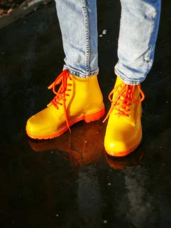 बरसात में पहनें ऐसे बूट, गजब का लगेगा लुक
