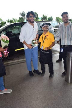 जिस दिव्यांग फैन को बॉडीगार्ड ने दिया था धक्का, उससे मिले नागार्जुन, लगाया गले, वायरल हो रहीं फोटोज