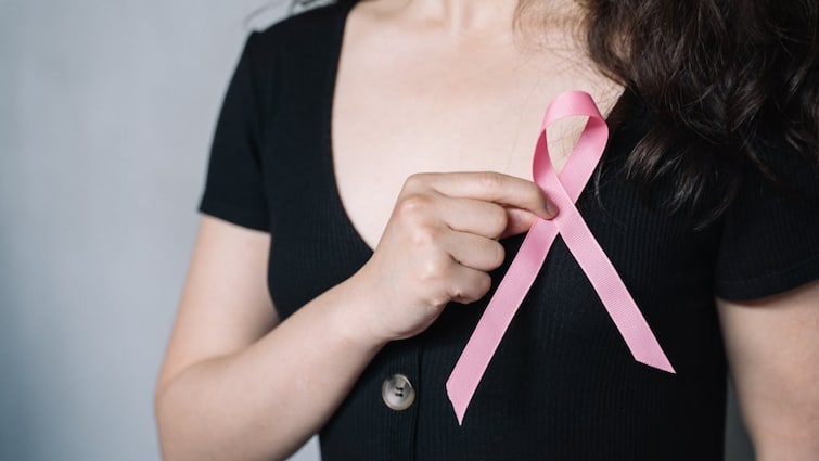 How to detect breast cancer, what precautions women should take in advance Breast Cancer: మహిళలూ, మీ రొమ్ములు ఇలా మారుతున్నాయా? బ్రెస్ట్ క్యాన్సర్ కావచ్చు, ఈ లక్షణాలు కనిపిస్తే జాగ్రత్త!