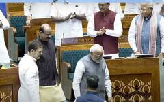 Rahul – Modi in Lok Sabha: નવો રોલ, નવી કેમિસ્ટ્રી, PM મોદી અને રાહુલ ગાંધીએ સંસદમાં મિલાવ્યા હાથ, જુઓ તસવીરો