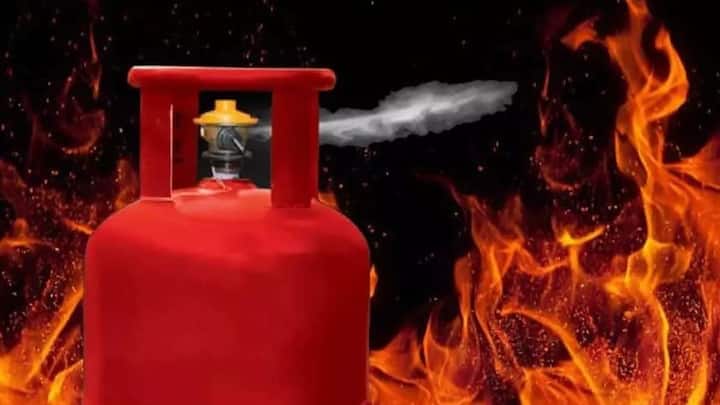 इन दिनों गर्मी का सीजन चल रहा है. सिलेंडर में आग लगने की खबरें खूब आ रही हैं. ऐसे में सिलेंडर का इस्तेमाल करते वक्त काफी एहतियात बरतनी पड़ रही है.