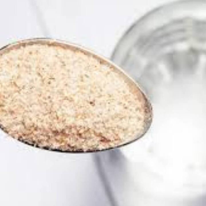 ਇਸਬਗੋਲ ਦੇ ਛਿਲਕੇ ਦੀ ਵਰਤੋਂ ਲੰਬੇ ਸਮੇਂ ਤੋਂ ਘਰੇਲੂ ਉਪਚਾਰਾਂ ਵਿੱਚ ਕੀਤੀ ਜਾਂਦੀ ਹੈ। ਇਕ ਚਮਚ ਇਸਬਗੋਲ ਦਾ ਸੇਵਨ ਕਰਨ ਨਾਲ ਕਈ ਸਿਹਤ ਸਮੱਸਿਆਵਾਂ ਤੋਂ ਬਚਿਆ ਜਾ ਸਕਦਾ ਹੈ।