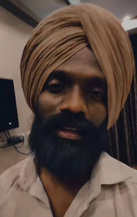 ਉਨ੍ਹਾਂ ਦੇ ਗੀਤਾਂ ਨੂੰ ਦੇਸ਼ ਹੀ ਨਹੀਂ ਸਗੋਂ ਵਿਦੇਸ਼ ਬੈਠੇ ਪੰਜਾਬੀਆਂ ਵੱਲੋਂ ਵੀ ਭਰਮਾ ਹੁੰਗਾਰਾ ਦਿੱਤਾ ਜਾਂਦਾ ਹੈ। ਉਨ੍ਹਾਂ ਬਹੁਤ ਥੋੜ੍ਹੇ ਸਮੇਂ 'ਚ ਹੀ ਪੰਜਾਬੀਆਂ ਵਿਚਾਲੇ ਵੱਖਰੀ ਪ੍ਰਸਿੱਧੀ ਹਾਸਲ ਕੀਤੀ ਹੈ।